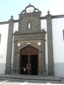 Las puertas de entrada a la antigua iglesia de Santo Domingo