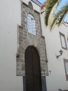 Detalle de una puerta de entrada al Palacio Episcopal