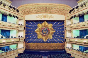 Esta obra arquitectónica fue obra del arquitecto alicantino Emilio Jover Perrón, que levanto este gran Teatro