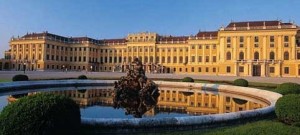 El precioso Palacio Schönbrunn, al que se lo conoce como el Versalles de Viena.